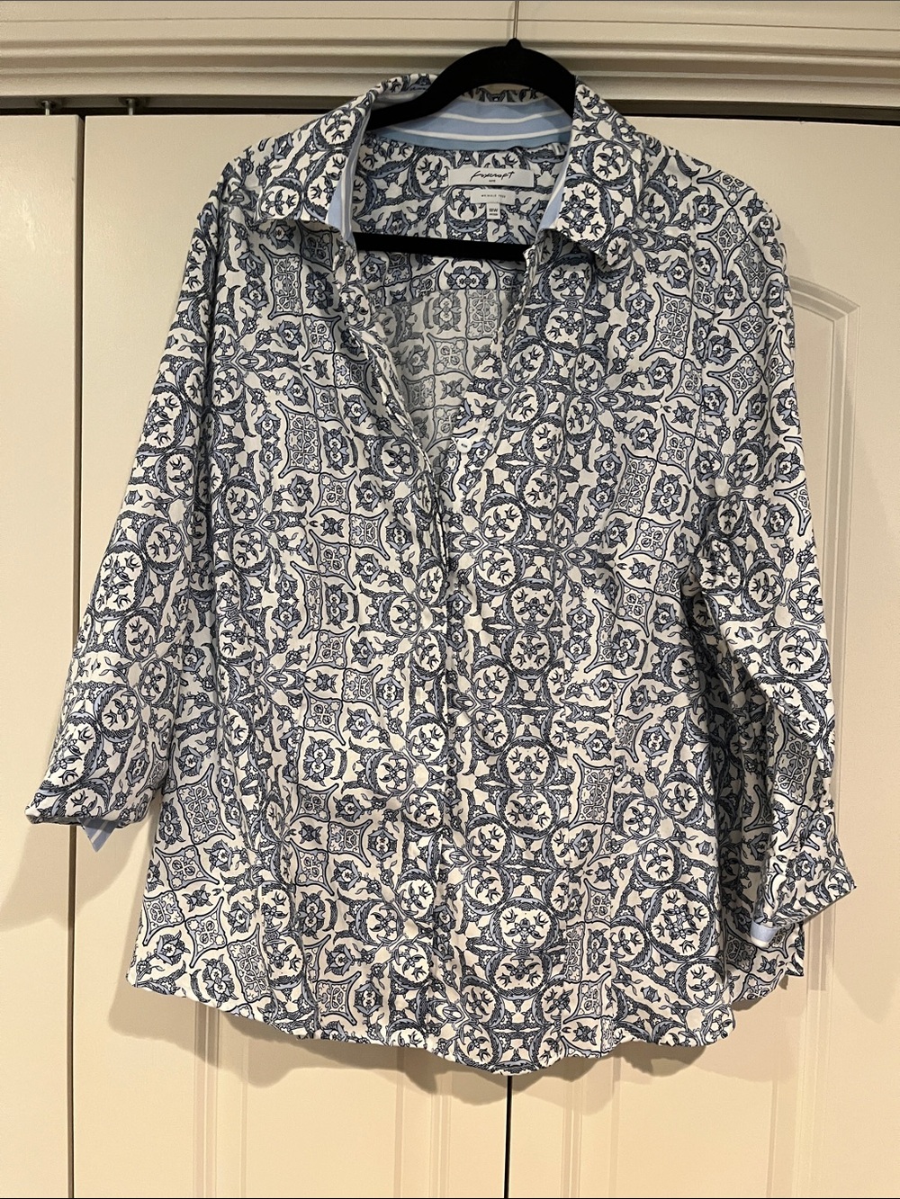 Women's Blue Floral Tile Print Button-Up Shirt